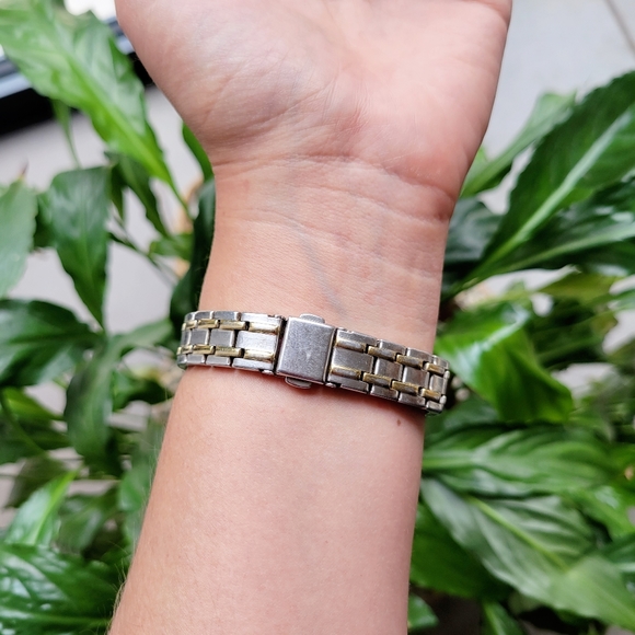 Classic Timex Indiglo Silver Watch - Picture 7 of 10